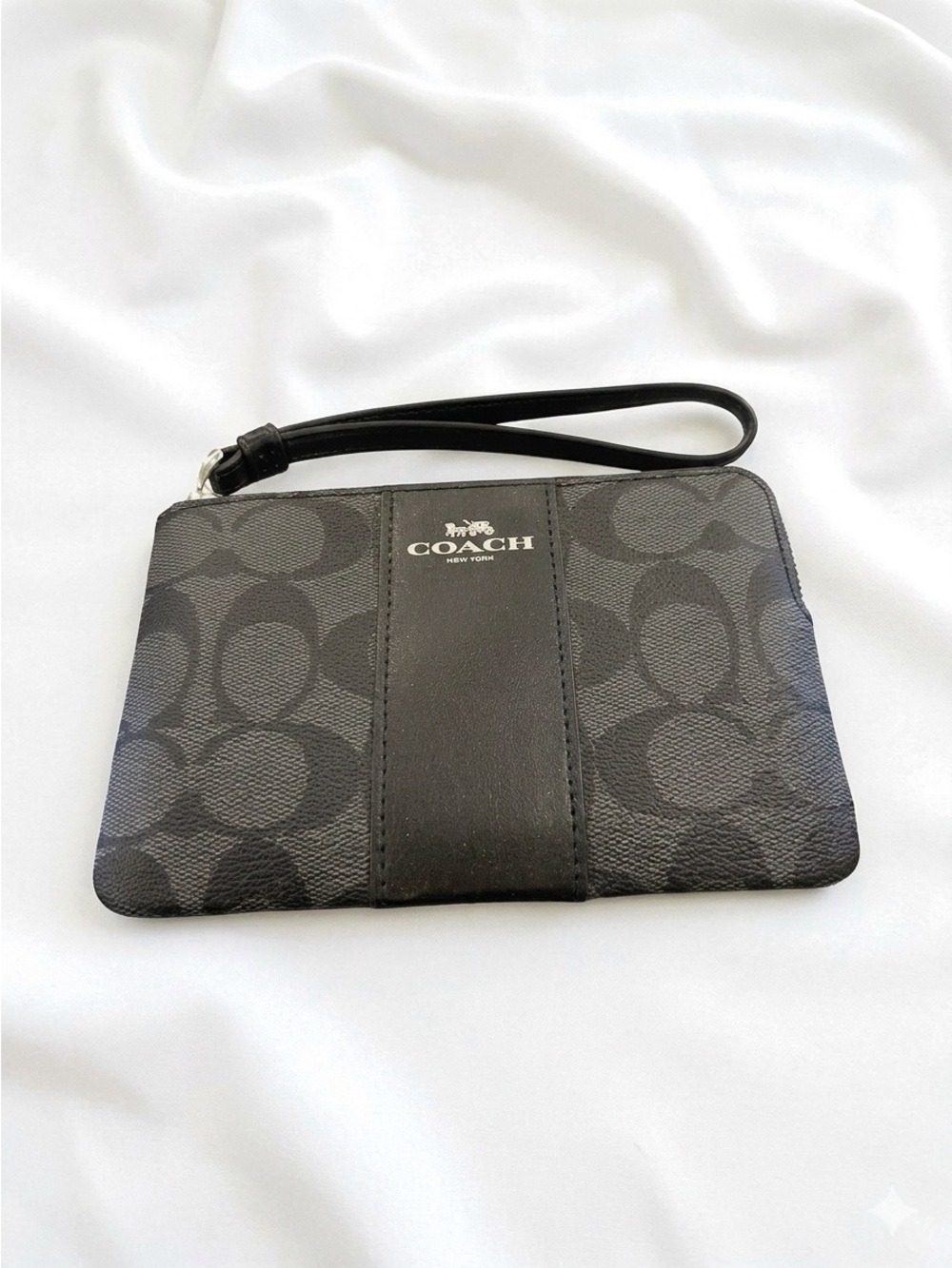 Coach Signature Canvas Corner Zip Wristlet - Gray/Black